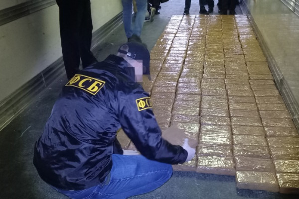 Смоленское УФСБ завершило расследование уголовного дела о контрабанде порядка 500 кг кокаина