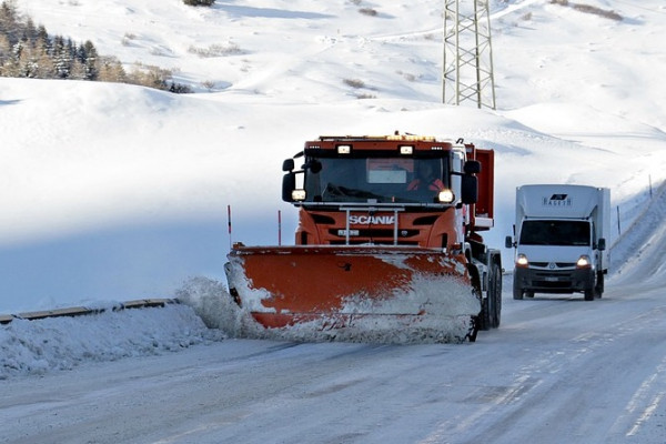 В Смоленской области на федеральных трассах дорожники задействовали 87 единиц техники