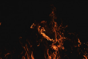 В Сафонове в ночном пожаре горели «Кадиллак» и «ВАЗ»