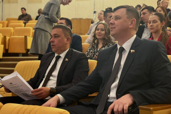 Сенатор Артем Малащенков сообщил, что в смоленских школах могут появиться отвечающие за безопасность и антитеррор сотрудники