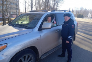 Акция «Цветы для автоледи» состоялась в Десногорске