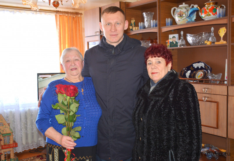 В Кардымовском районе поздравили матерей и жён бойцов СВО