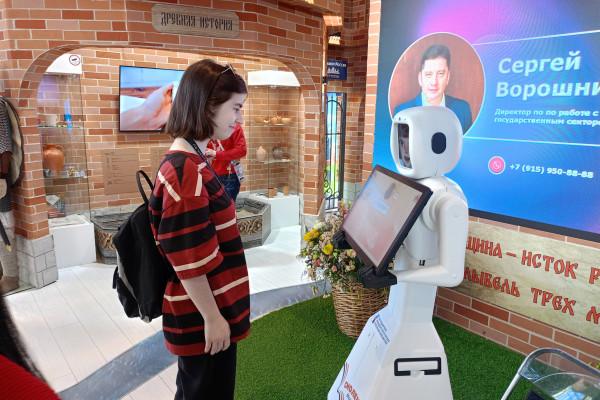 Робот из Смоленска стал звездой на международной выставке «Россия»