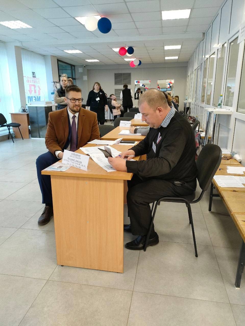 Сенатор РФ от Смоленской области Руслан Смашнёв проголосовал на выборах президента