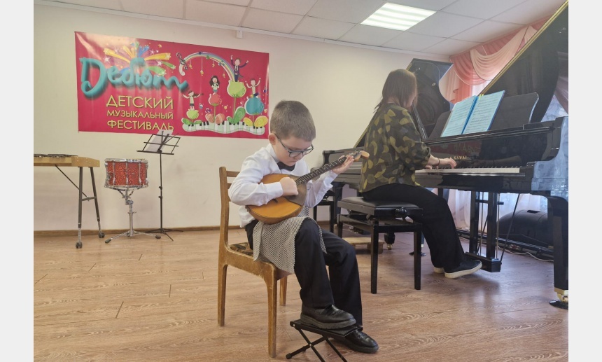 В Смоленске прошёл музыкальный фестиваль первоклассников «Дебют»