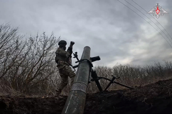 Кадры боевой работы российских миномётчиков в приграничных районах Курской области
