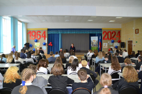 В Смоленске полицейские провели антинаркотическую акцию в школе