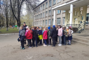 Смоленская ГИБДД провела экскурсию для второклассников из школы № 12