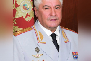 Губернатор Смоленской области Василий Анохин поздравил главу МВД России с Днём рождения