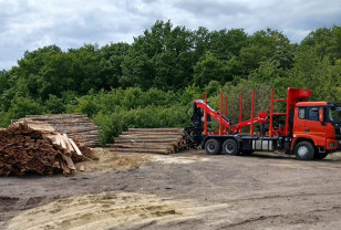 Смолянам-участникам СВО срочно доставили лесоматериал для оборудования блиндажей
